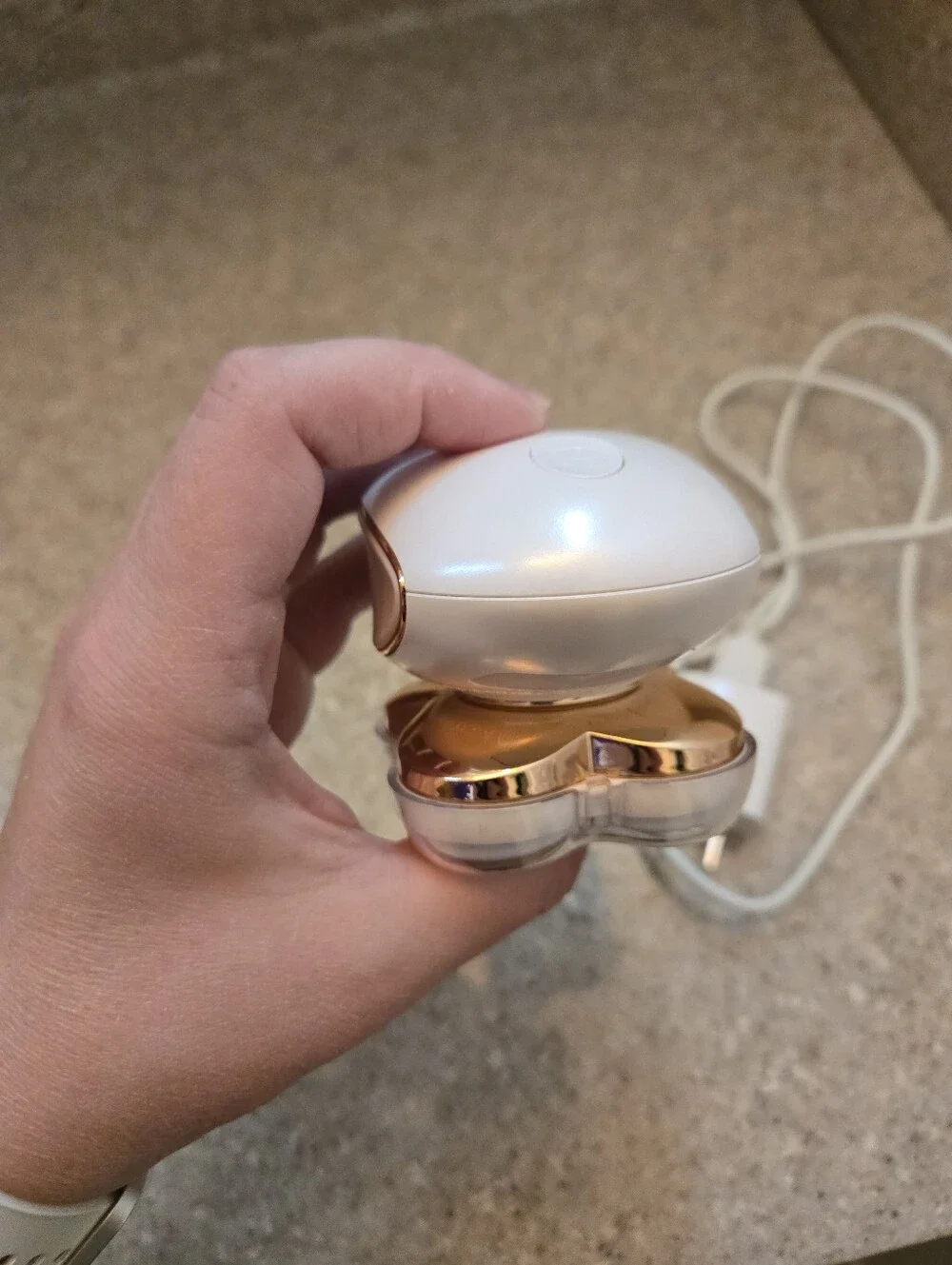 FLAWLESS Legs Wireless Mini Electric Shaver in White with Rose Gold Trim